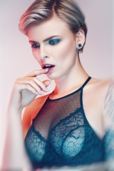 paulina_poddenek Fotograf: Mi Gańko http://mganko.pl/ 

Modelka: Beata Bartoszewska

Makijaż: Ja