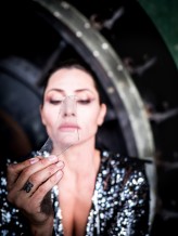 Slawdrap                             Modelka: Magda Beusker-Peak
Stylizacja: Elżbieta Maksymiuk
Make up: Sławka Sadowska            