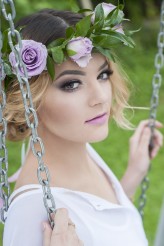 FruityShineBlog modelka: Eryka Rząsa
make up; Pamela Śliwińska
wianek: studio florystyczne kwiatowa poezja
photo by Zuzanna Wybraniec