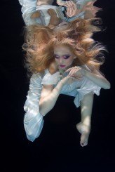 darekbar Kolejne z serii underwater photo.
Na zdjęciu piękna Sabina Bielańsky
Make UP w wykonaniu niesamowitej Anny Byrskiej