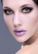 gringras                             http://howcool.it/make-up-of-the-week-45-katarzyna-gringras/            