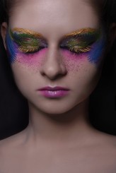 roscat MAKIJAŻ GRAFICZNY
Photo: Magdalena Hałas
Model: Karolina Chudzicka

Face Art Make-Up School