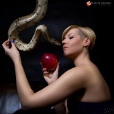 marcin-g portret z wężem - Kasia