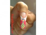 pablo-hair-nails paznokcie frencz akrylowe bardzo dlugie i na tym namalowany farbkami akrylowymi motyw koszuli z krawacikiem 