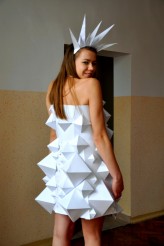 martiarti Projekt sukienki z papieru inspirowany Królową Śniegu.