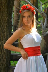 OlgaaV Zdjęcia do katalogu producenta sukienek wieczorowych NATALI-MODA. Sukienka w ukraińskim stylu.