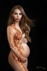 FotoArtKokocinscy Sesja ciążowa w złocie