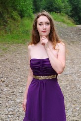 AngelikaKosinska W fioletowej sukience