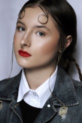 DoOrDie PHOTOGRAPHY: Natalia Mrowiec
MODEL: Karolina Czopel
MAKE-UP/HAIR: Daria Mierzwa