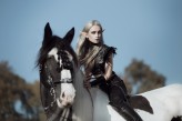 Nefthis Fotografia: Anna Sychowicz
Model: Krzysiek Jankiewicz
Konik Elizabeth z Fairy Horses