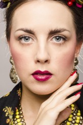 AnnaRumiantseva Make-up https://www.facebook.com/magdalena.pakiet.makeup?pnref=story
Fryzjer Darya Olejnikova https://www.facebook.com/darya.oleynikova