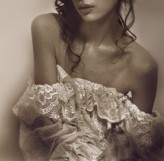 dyta modelka-Asia, fotograf-Ilona Rorzkowska, wizaż, fryzura, projekt i wykonanie sukienki-Judyta Rybka