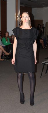 martinezzz Minimalistyczna czarna suknia z cekinami