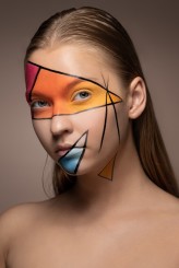 x_misiak For: MAKE UP TRENDY
"Shapes of Colour" 

Mua: Magdalena Szumera