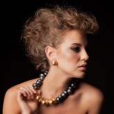 Juuuulencja Portretowy Glamour z wykorzystaniem biżuterii Deco-Echo 