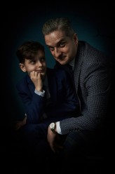 DariuszGajko Portrait of the Son and the Father
Nikon D700, lens nikkor 50mm 1.8D, F 7.1, s200.
Light Jinbei HD610.
