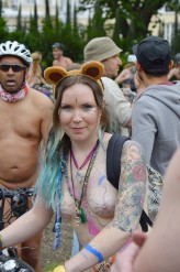 Paul-Orp protest rowerowy: przeciw łamaniu praw cyklistów 2015 zakończony kąpielą na plaży nudystów w Brighton  