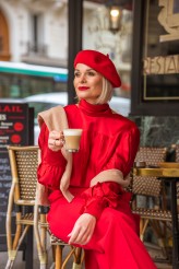 M_Makovski Zdjęcie zostało wykonane w Paryżu w bardzo przyjemnej francuskiej kawiarence.

Modelka - Marta Gąska - makijażystka gwiazd
Stylizacja - Viola Piekut - jedna z najlepszych polskich projektantek