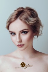 darkoman dla Rojan Cosmetica

model: Paulina Romanek
makijaż: Natalia Halbina
włosy: Weronika Kustrzępa
rzęsy: Prolash.pl