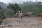 spiritman Indiańskie dziecko podczas deszczu, Kolumbia