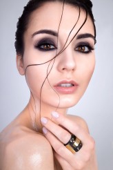likeahope Modelka: Karolina Mrowiec / Mrowiec photomodel
MUA: Aqq makeup artist 
Jewelry: Maria Natsii 