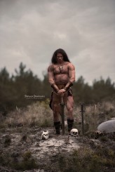 Barbarian                             Zdjęcie z sesji pt. Conan Barbarzyńca, inspirowane obrazem Franka Frazetty.            