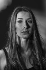 Vojtek_Es Sesja polegająca na stworzeniu ładnego portretu i zabawy światłem i cieniami
mod: Paulina Jakubas
