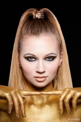 nataliakaszuba Edytorial Black &amp; Gold Shine
Model: Klaudia Konderak