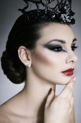 joannastolar Black Swan
modelka: Karolina Kuś
zdjęcie: Marlena Zdun