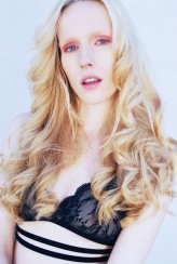 elyssa Confashion Magazine 'April'
modelka: Anna Jaroszewska
makijaż: Magdalena Palka
włosy: Łukasz Jach
bielizna: Rilke
biżuteria: Dorota Tomaszewska
