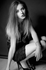 Snejana_ Fotograf: Mi Gańko (http://mganko.pl)
Modelka i stylistka: jaa
Mua: Makijaż i Stylizacja paznokci Beata Jaroszewicz https://m.facebook.com/beautyBJ