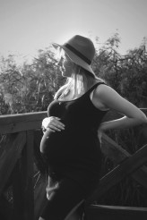 Nataria                             Portret z sesji ciążowej w czarno-białej odsłonie :)             