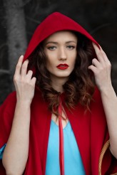 Swanie91 Czerwony kapturek 

Modelka: https://www.instagram.com/katebazylevich/