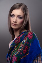sebag modelka: Kasia; wizaz/stylizacja: Magda Szczesniak