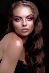 ArcyOko                             Model: Inna Stec 
Photo&MUAH: Gabriela Bularz 
                            ArcyOko

Publikacja: Shuba Magazine
                     BeauNu Magazine            