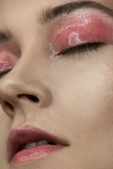 aziazi Surreal Beauty 
model: 
Ilona Nitecka 
makeup:
Daria Szwed 
