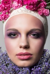 dagmarabretner Model: Dominika Judasz 
Photo: Dorota Krupińska / Fotowiczenie.pl
Edytorial w e-Makeupownia sierpień 2016
Kwiatowy zawrót głowy 