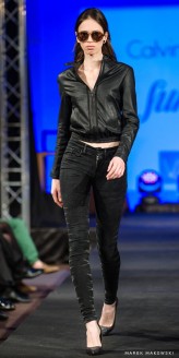 muudry pokaz Calvin Klein Jeans 