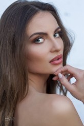 Alex39 Modelka: Zuzanna Chyba



Mua: Klara Monti Makeup



Kapsel Studio