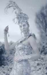 Laelia_Milleri                             
suknia i  korona projektantki Claire Garvey
Modelka-Juli Parker
Makijaz, stylizacja i fotografia-Laelia Milleri            