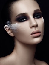 katarzynakedron Model: Marta Mrozowicz
Make up: Kamila Patyna
Photo & Post-production: Katarzyna Kędroń