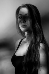 Vojtek_Es Sesja polegająca na stworzeniu ładnego portretu i zabawy światłem i cieniami
mod: Paulina Jakubas