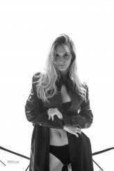 arf Prywatna sesja w studio model Dominika więcej na moim insta: https://www.instagram.com/rafalmakielaphotographer/
