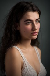 davew A Studio Portrait of Kamila
https://www.instagram.com/p/B6F2Z6PJqpp/
