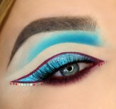 zdrojewskamakeup Cut crease makeup
Niebieski makijaż z bordową kreską i błyskiem