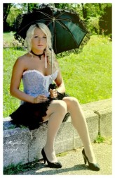 matleena gorset, spódniczkę i parasolkę można kupić na www.restyle.pl