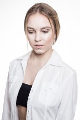 Ania-makeup