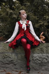 purpurowykrolik Zdjęcie: Anna Kukieła Photography
https://www.facebook.com/akukielaphoto

Wiśniowa sukienka i czarna spódniczka mojego projektu:)
