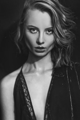 attore Model: Magda Fuglewicz​  
MUA: Kinga Bednarz​ - Kinga Bednarz Make-up​
Hair&Stylist: Bartek Ligęza​ - By Ligęza​