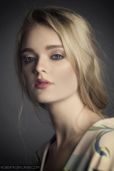 robertkobylinski Modelka: Nicol / Avant Models
MUA: Alex Krysiak